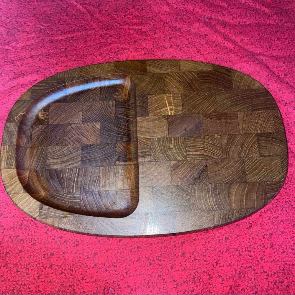 Dansk Teakโ Two-Tone Cutting Board with Deep Carved Section 14.5 x 9.5"